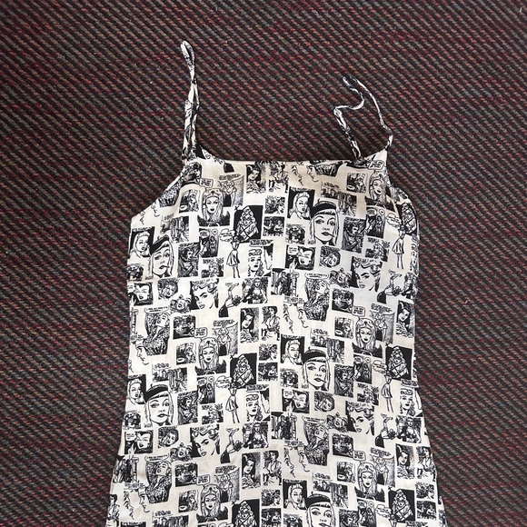 Reformation Lindsay Mini Dress Comic Print- Rare (Size 8) - Picture 13 of 14